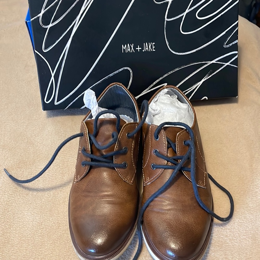 New boys shoes size 3M